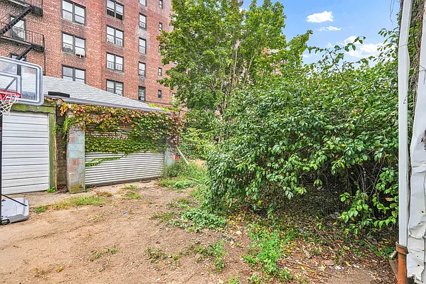 Sold by Mitra Hakimi Realty Group, LLC | media 8