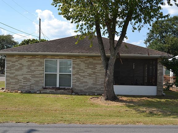2nd image of 702 Coulon Rd