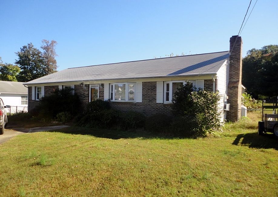1st image of 2415 Emily Ln