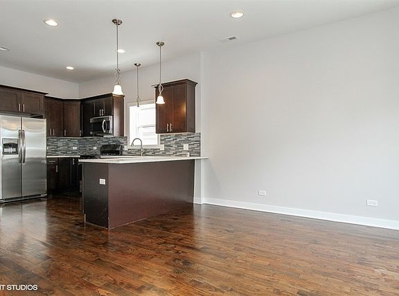 3rd image of 1711 N Albany Ave APT 2