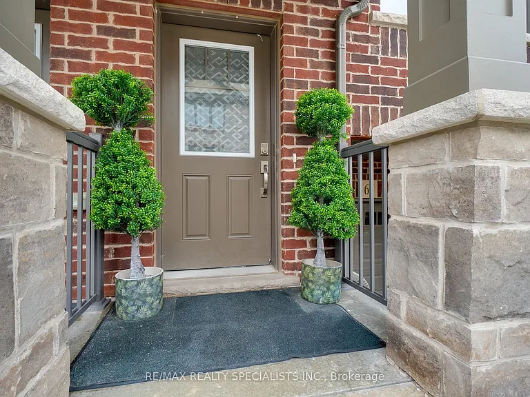 61 Farley Ln — Photo 2