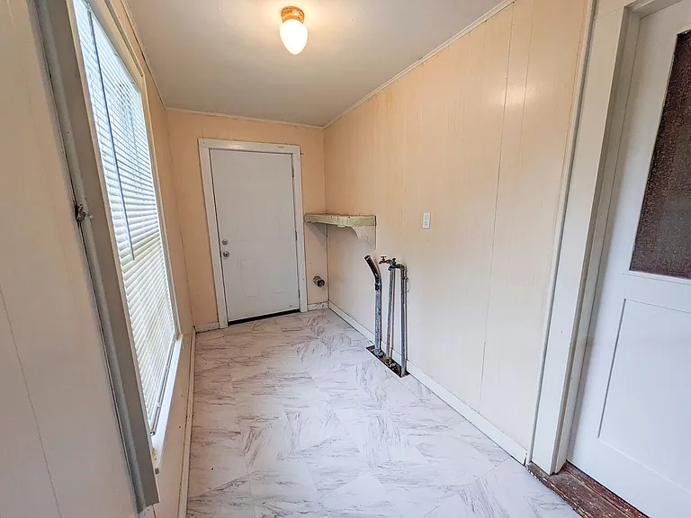 270 N Ann St — Photo 13