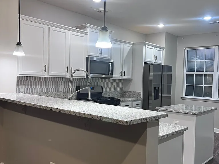 4827 Sapphire Dr — Photo 2