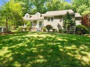 9 Dawson Ter, Livingston, NJ 07039