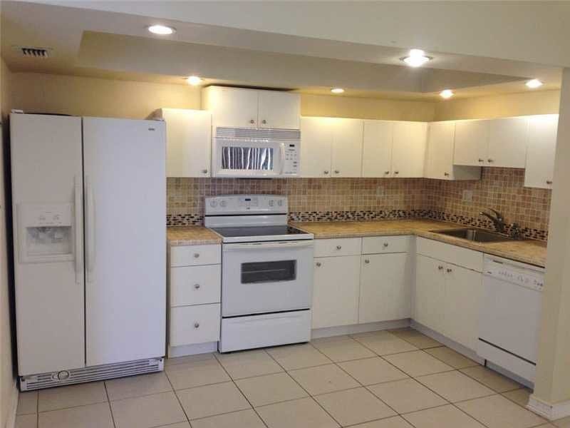 1st image of 20200 W Country Club Dr Ph 18
