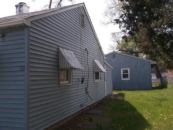 3rd image of 2704 W Humboldt St