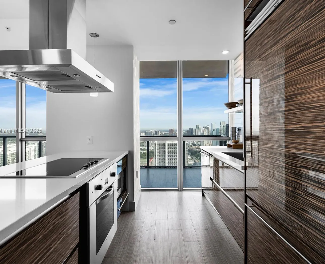 2 bed, 2.5 bath, 1150 sqft, $5,500 — Photo 3