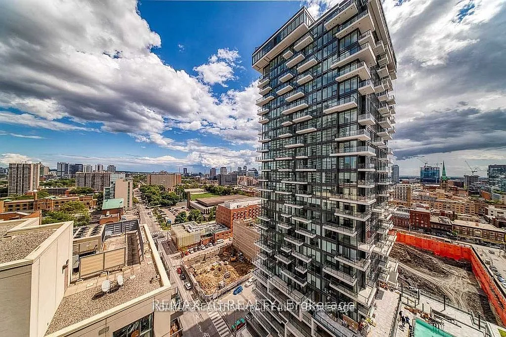 Building Photo - 68 Shuter St #1902