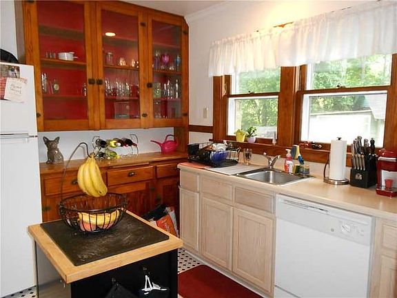 3rd image of 23 Washington Rd