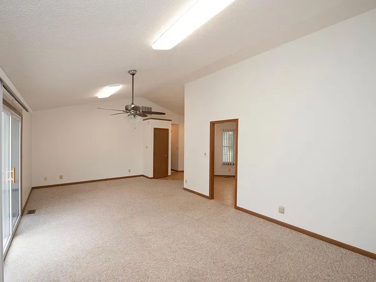 2611 Manchester St — Photo 4