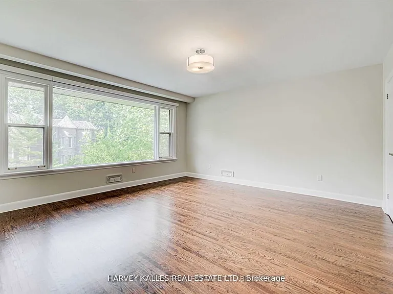 209 Lytton Blvd — Photo 17