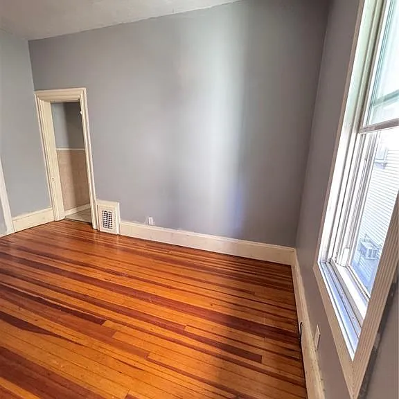 1402 Westminster St #2R — Photo 8