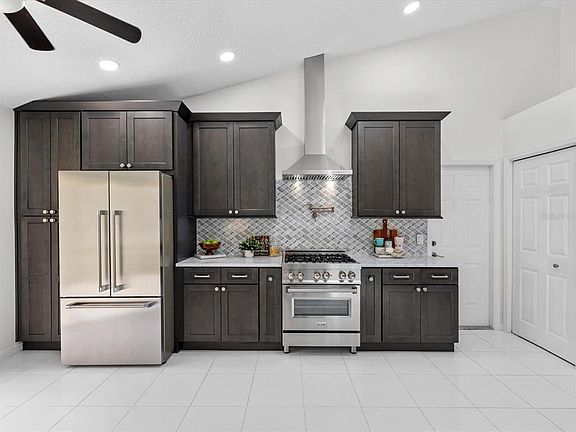 3rd image of 9631 Oakwood Hills Ct