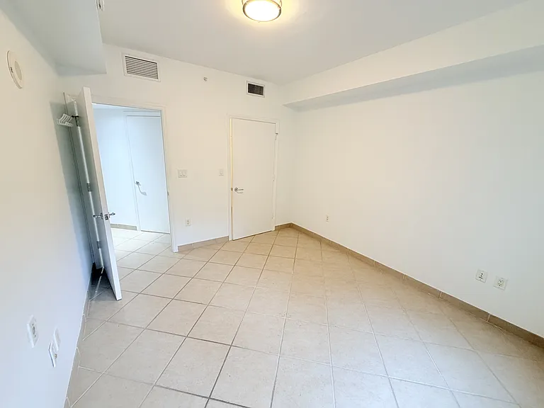 19900 E Country Club Dr #210 — Photo 10