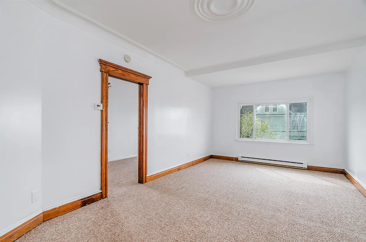 Building Photo - 142 Humphrey Ave #2