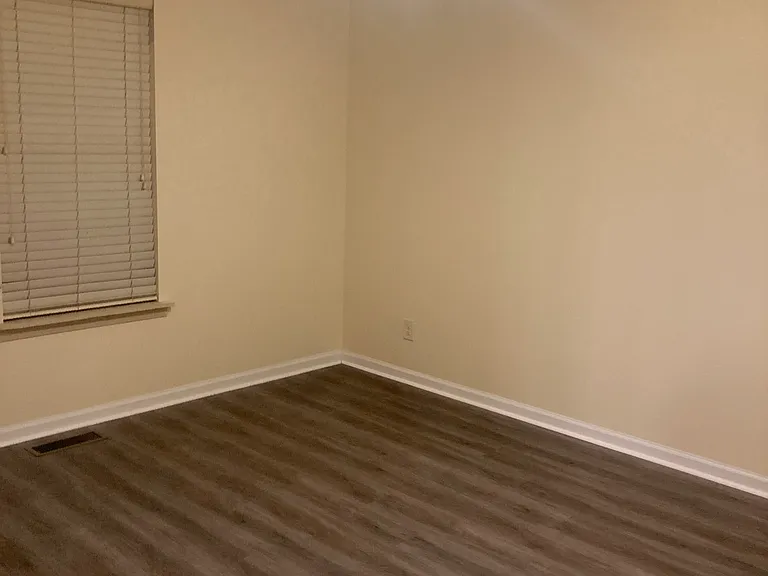 33 Rushwood St #33 — Photo 10