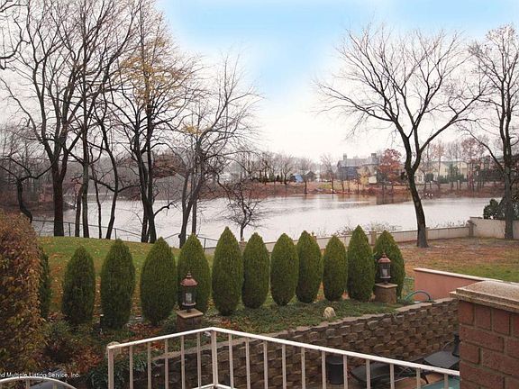 3rd image of 165 Nicolosi Dr