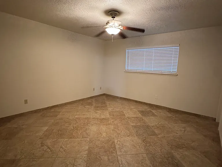 2605 Ridgeway Ct — Photo 6