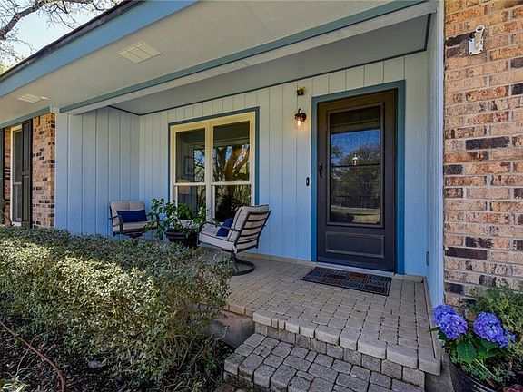 5th image of 506 W Esparada Dr