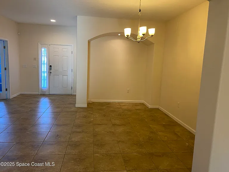 Easton Forest Cir SE — Photo 5