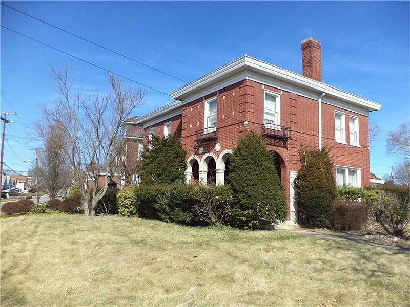 2nd image of 1001 Manor Rd