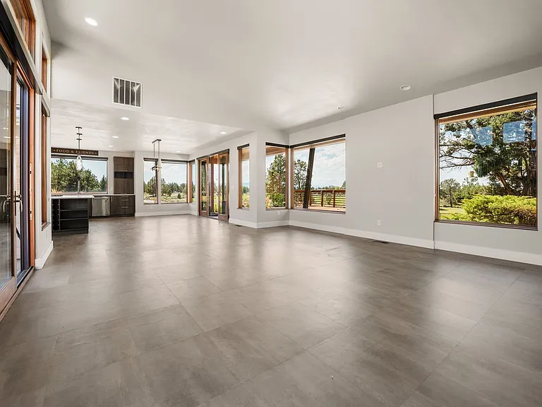 64144 Pioneer Loop — Photo 24