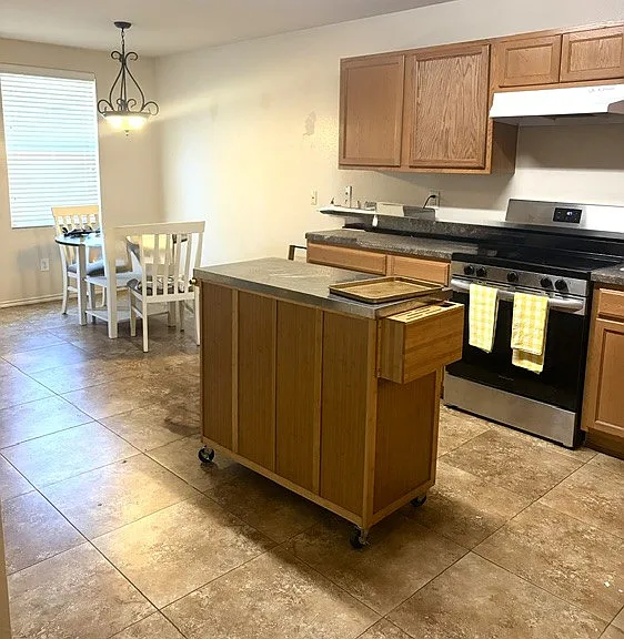 Kitchen & Breakfast