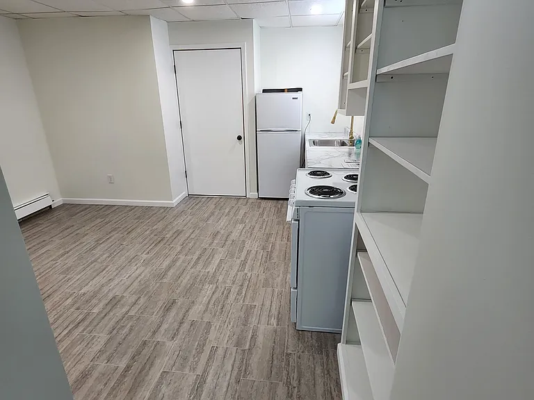 517 1st Ave S #3 — Photo 2
