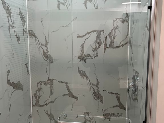 4th image of 1753 W Cornelia Ave #1