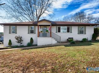 1049 Brownsboro Rd, Gurley, AL 35748