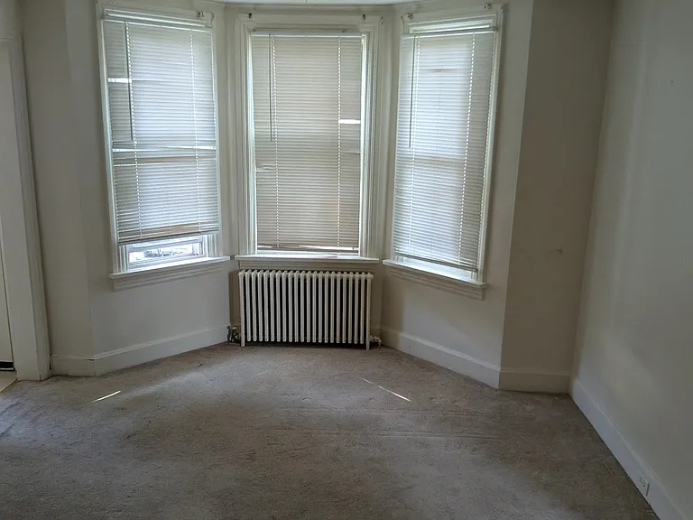 327 E Derry Rd #1 — Photo 3