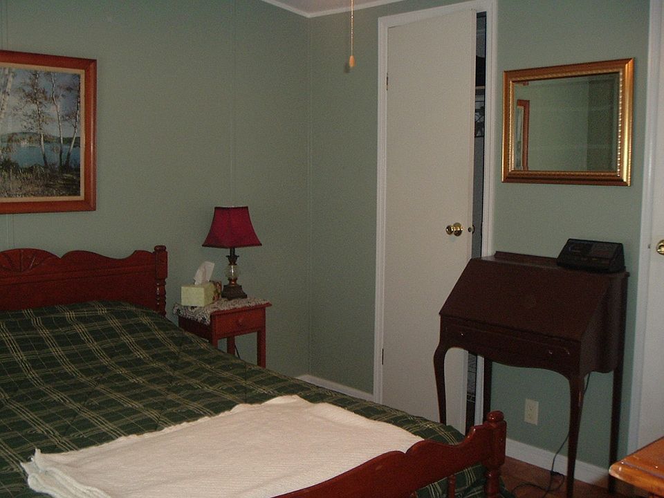2nd image of 10 Royal Dr