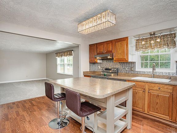 5th image of 838 Bradford Ct