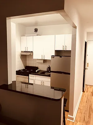 Rented by Metropolis Real Estate of Manhattan | media 23