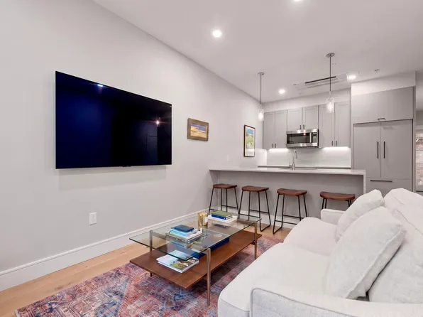 471 Hanover St #2, Boston, MA 02109