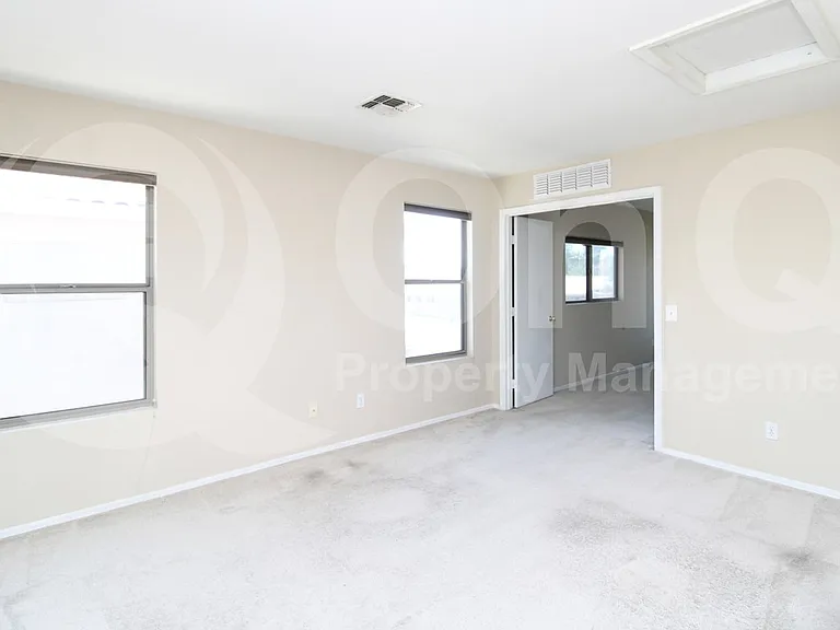 699 E Springfield Pl — Photo 10