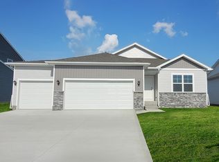 217 40th St SW, Altoona, IA 50009