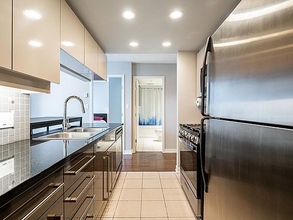 5th image of 1408 Strathmore Mews #1105