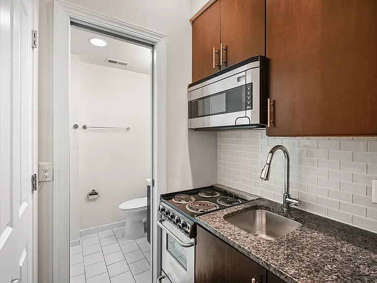 115 S 21st St #104 — Photo 4