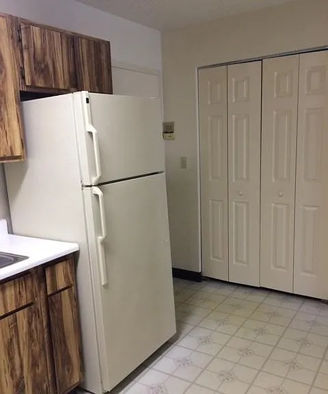 7477 Huntington Dr — Photo 2