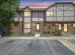 3038 Highcliff Ct, Columbus, OH 43231