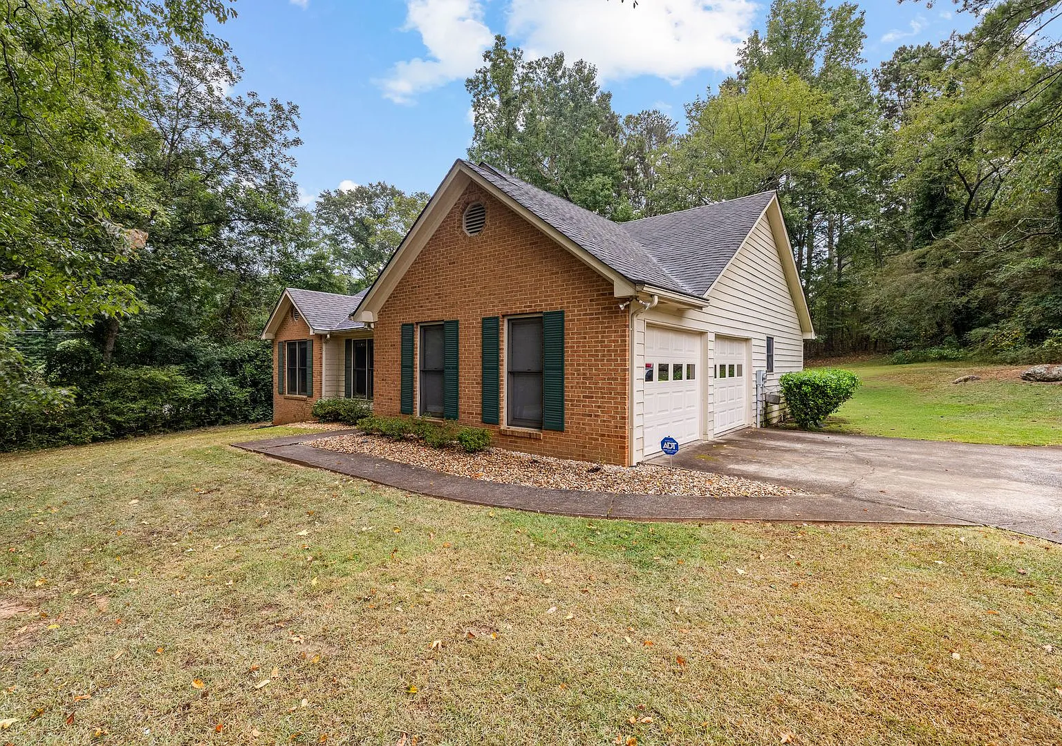 Updated 3BR Ranch Near Downtown Fayetteville — Photo 4