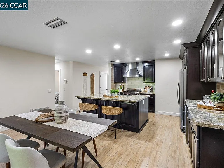 Vineyard Cir — Photo 1