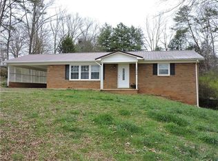 1924 Snowberry Ln, Hudson, NC 28638