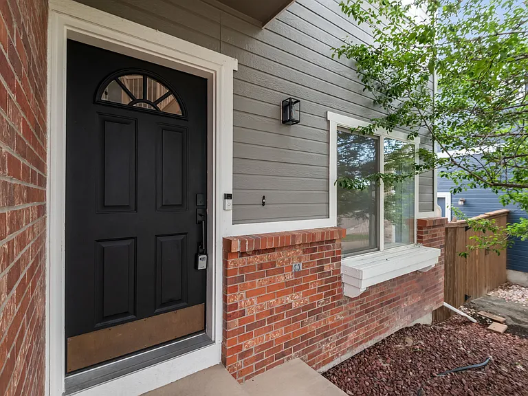 4779 Waldenwood Dr — Photo 4