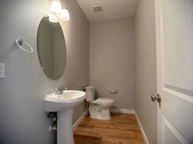 3608 NE 42nd St — Photo 8