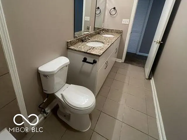945 Fox Hill Dr — Photo 22