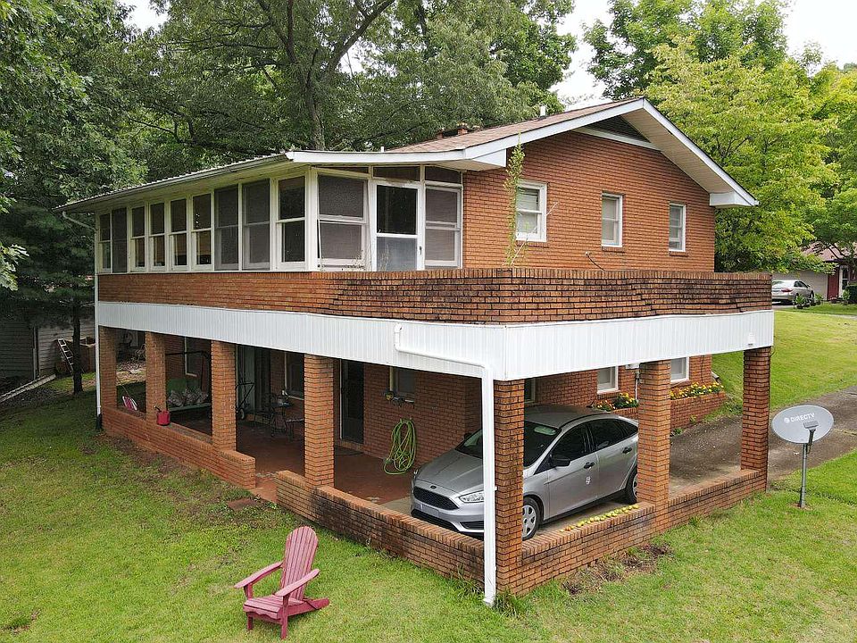 1st image of 456 Lillian Dr