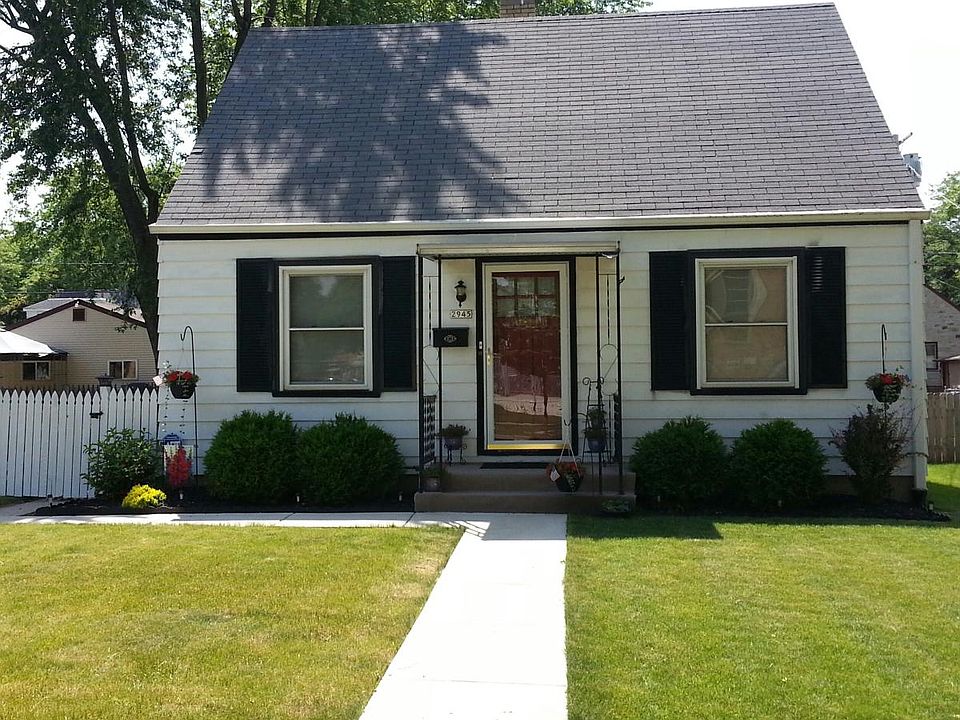 Charming Cape Cod (1.5 story)