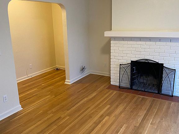 5th image of 702 Edwards St #704
